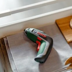 Bosch Akkuschrauber IXO 7 Set Inkl. Akku, Ladekabel, Box & Aufsätze -Elektrowerkzeug Geschäft 9600271 AB 01