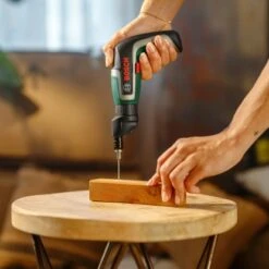 Bosch Akkuschrauber IXO 7 Set Inkl. Akku, Ladekabel, Box & Aufsätze -Elektrowerkzeug Geschäft 9600271 A 017